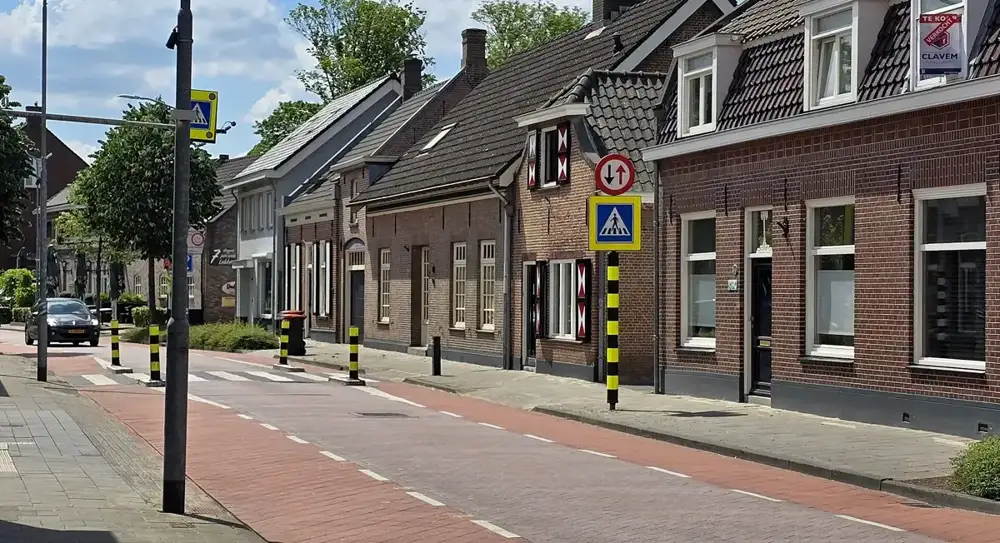 Dorpskern van Riel – taxi na een avondje uit